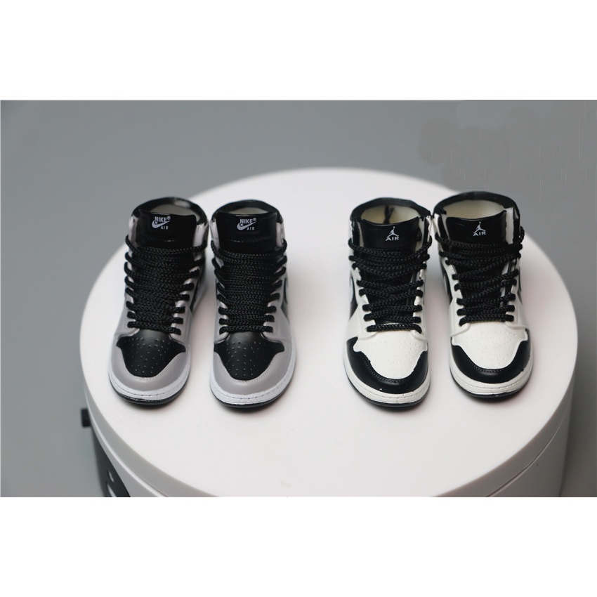 Mô Hình Giày Bóng Rổ Gấu Trúc Đỏ 3D 1 / 6 Gray J0rdan 1 Shadow 2.0 12 "Thời Trang