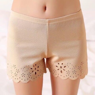 Quần mặc váy dập hoa