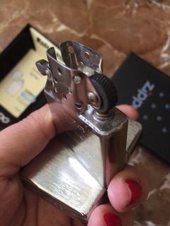 Zippo USA bạc xước