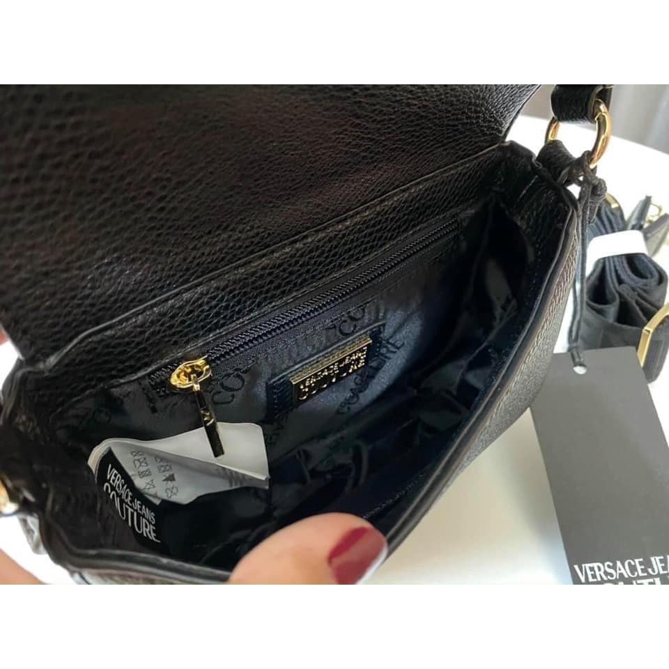 VERSACE Jeans Couture - dáng nửa vầng trăng hot trend cực đẹp off cực sâu.