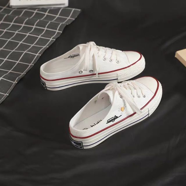 WAMT10K - giảm 10k cho đơn bất kì Giày sục thể thao nữ thêu hoa cúc kèm chữ ký A333 | BigBuy360 - bigbuy360.vn