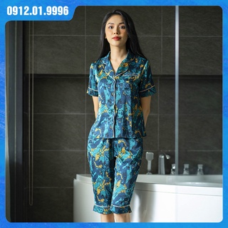 Bộ Pijama lụa lửng họa tiết hoa xanh chủ đạo