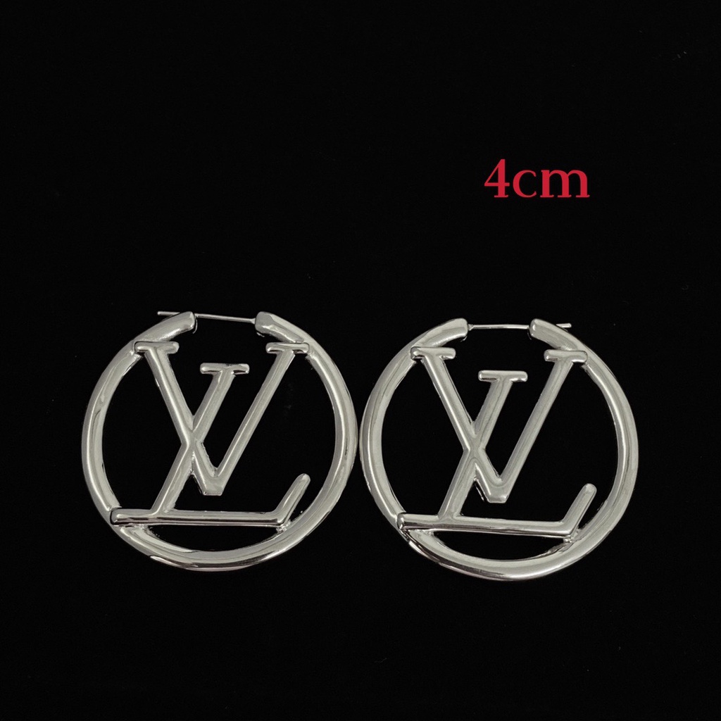 Bông Tai Louis Vuitton Chữ Thời Trang Thanh Lịch