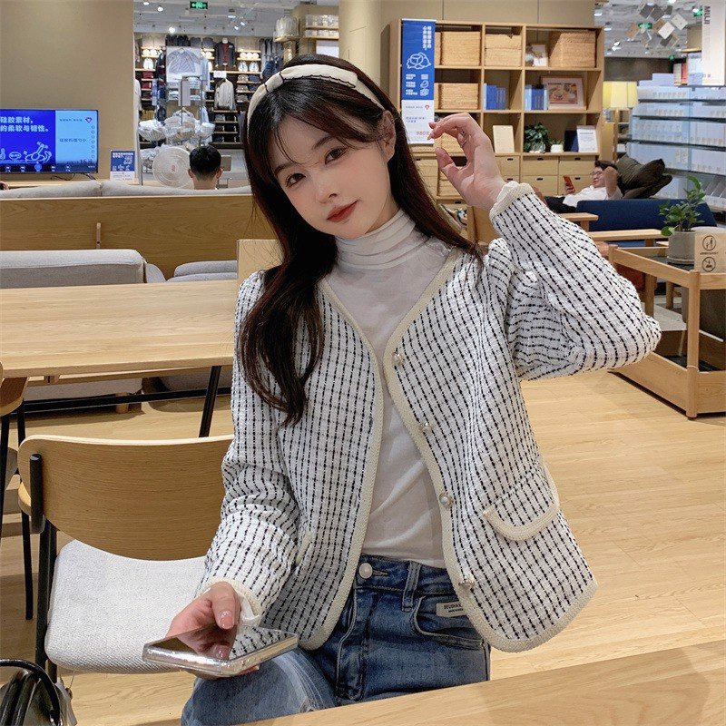 (GIỐNG HÌNH + TÔN DÁNG) Áo Blazer Dáng Ngắn DORYPONY Không Cổ FIONA Phong Cách Hàn - AK150 (2 màu họa tiết kẻ)