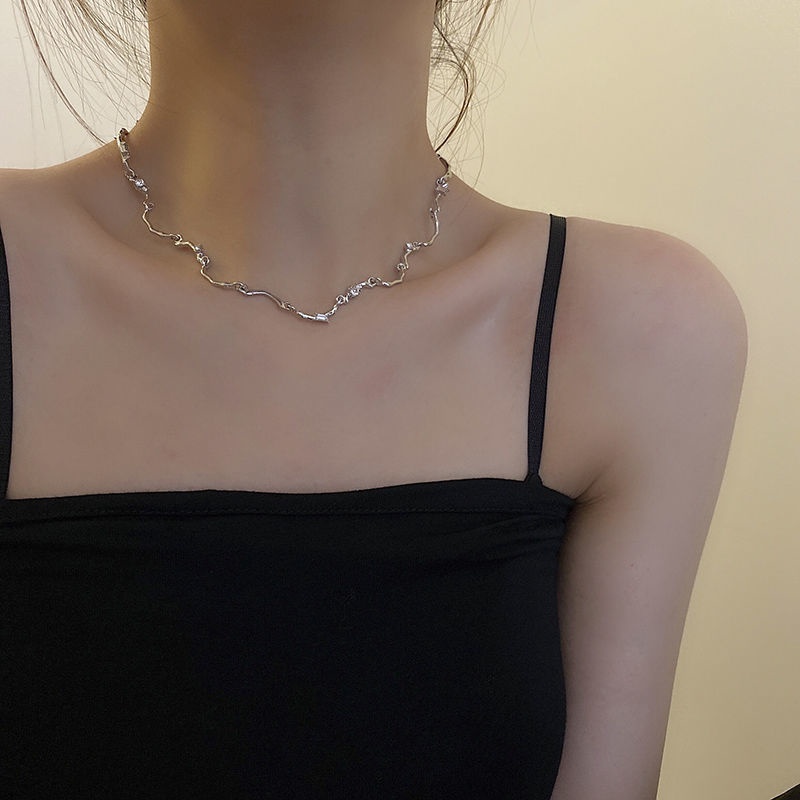 Vòng cổ họa tiết gợn sóng thời trang đơn giản 19A1179