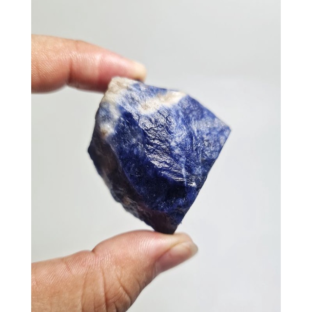 Đá thô tự nhiên Sodalite có 2 kích cỡ dùng sưu tầm, thanh tẩy...