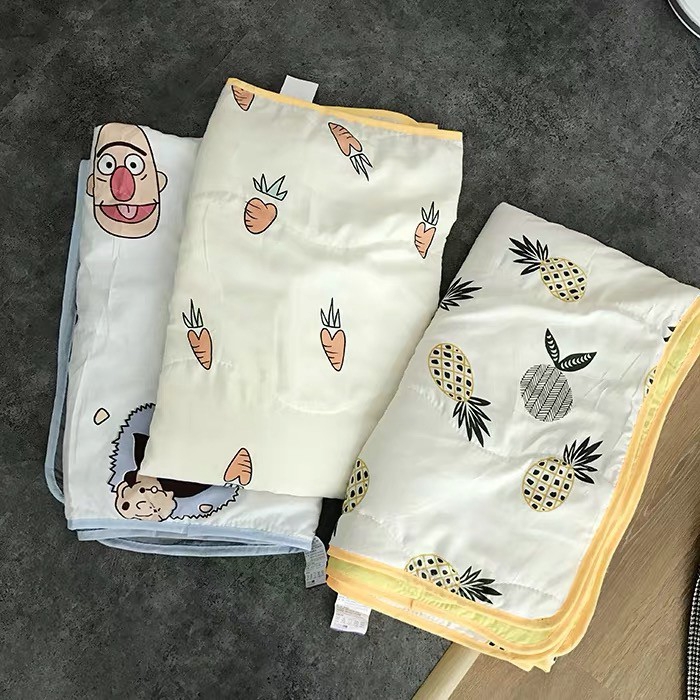 （24h delivery）W&amp;G Summer personality carrot pineapple cartoon air conditioner is thin quilt nap