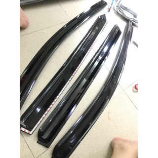 Bộ 4 vè che mưa đen xe kia carens đời xe 2006 đến 2015.