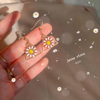 Khuyên tai - Bông tai hoa cúc tam giác Summer độc quyền nhà Jesse
