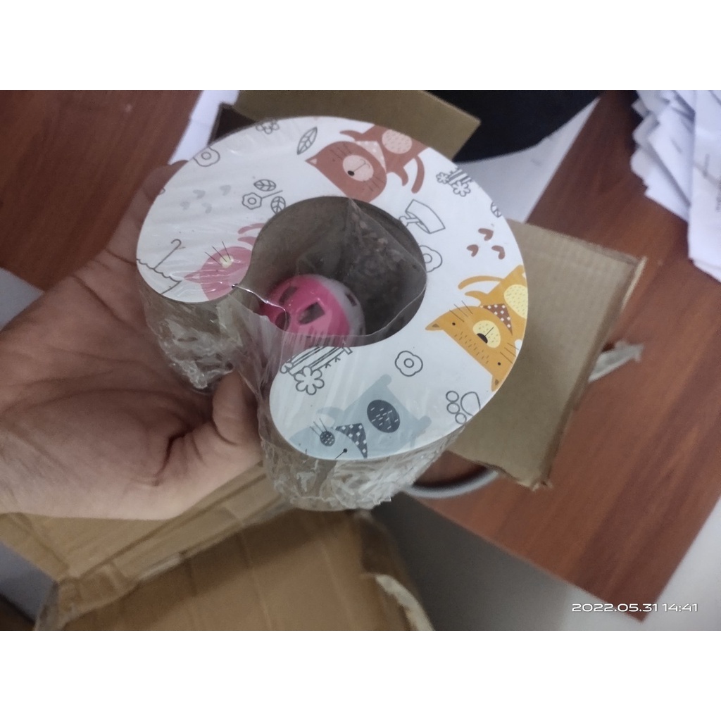 Bàn cào móng cho mèo, ma thuật thay đổi hình dạng, cào móng mèo_tặng xúc xích