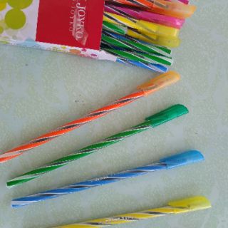 1 cây Bút bi nến mực xanh (giao mẫu ngẫu nhiên)