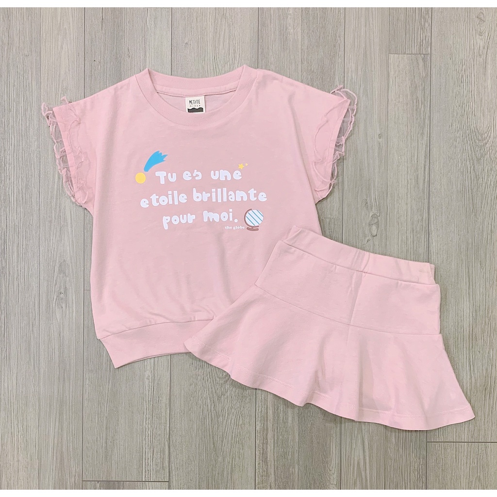 Set bộ cotton Petite 2 màu hồng/vàng áo phối tay voan + chân váy liền quần