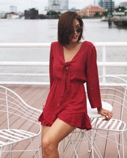 Jum đỏ nơ ngực