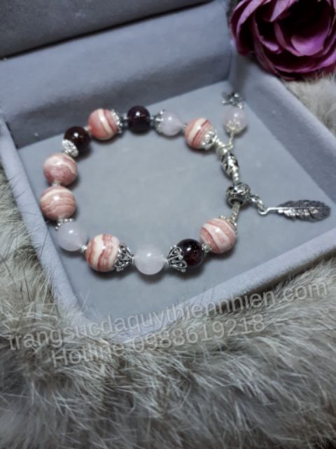 Chuỗi tay đá Đào hoa Rhodochrosite, Thạch anh hồng và đá Garnet thiên nhiên + Charm bạc cao cấp