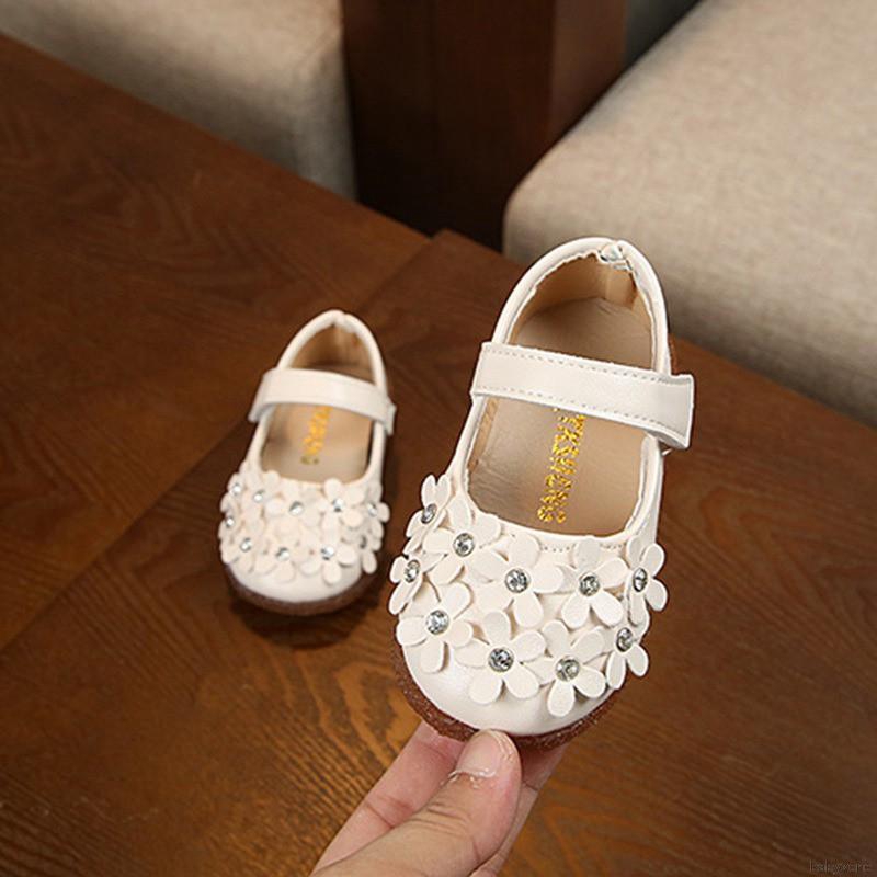 Giày quai hậu êm chân và xinh xắn cho bé gái