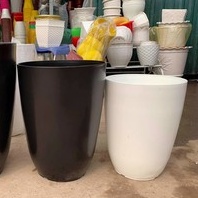 (NOW ship) (35x47cm) Chậu nhựa Bom đen/trắng giả sứ cao cấp siêu bền xịn_Chậu bầu đứng dáng cao size 3