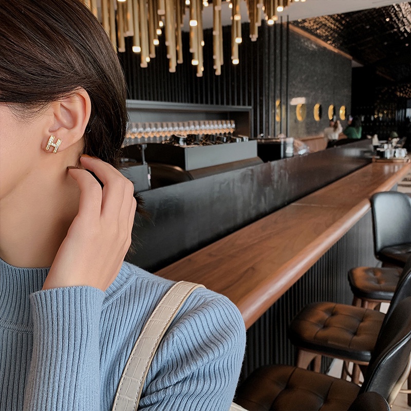 Bông Tai Chữ H Đính Đá Thời Trang Đơn Giản Cho Nữ