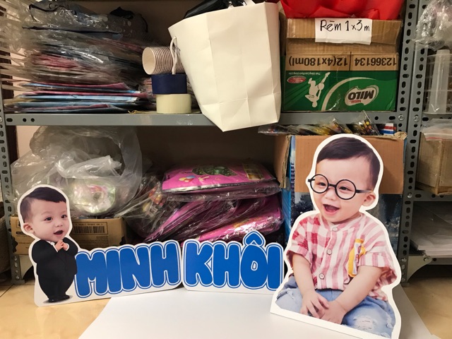 Bảng tên để bàn kèm chibi sinh nhật cho bé 30x42cm