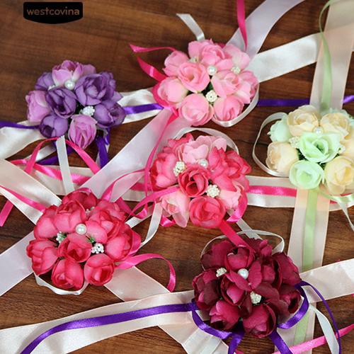 Vòng hoa đeo tay đám cưới cho phù dâu