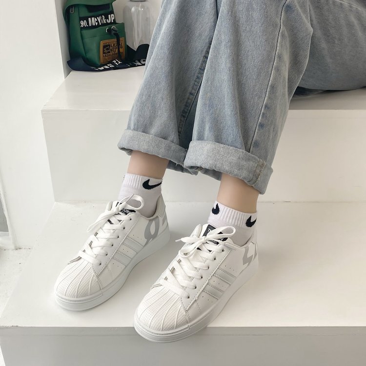 Giày Sneaker Nữ Mũi Tròn Dây Đan Chéo Thoải Mái