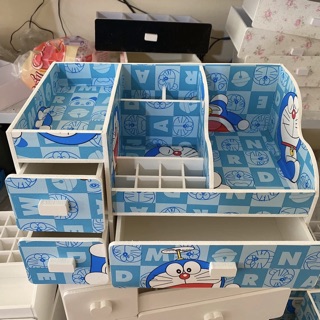 Kệ mỹ phẩm max 35cm màu xanh đôremon