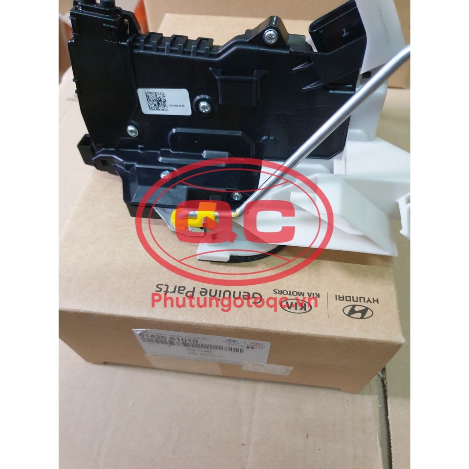 Khóa ngậm cửa trước trái - phải Huyndai Avante 2011 chính hãng 813102H020-813202H020