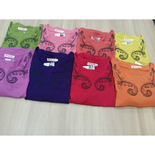 Sét đồ bộ đũi dành cho tuổi trung niên thêu viền cổ | BigBuy360 - bigbuy360.vn