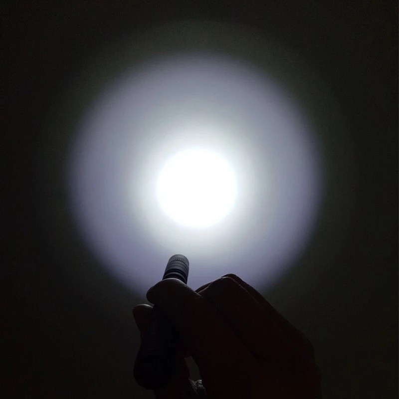 Đèn Pin Mini Siêu Sáng Chống Thấm Nước Thiết Kế Tiện Dụng Khi Đi Cắm Trại