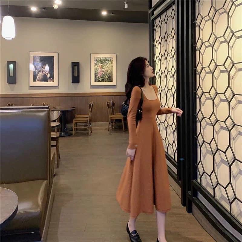 Váy len tăm cổ vuông tay dài hai màu đen da bò - Đầm len dáng suông cổ vuông dạo phố