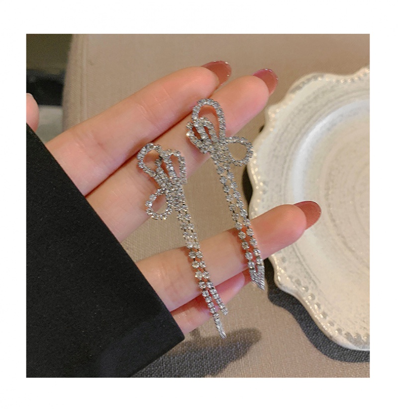 Bông tai nữ dáng dài hình nơ thả tua rua đính đá thời trang 2023