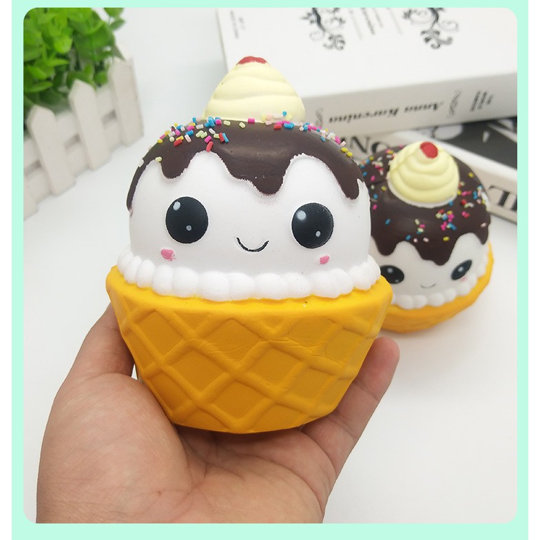 ĐỒ CHƠI SQUISHY BÁNH KEM DÂU ĐẸP