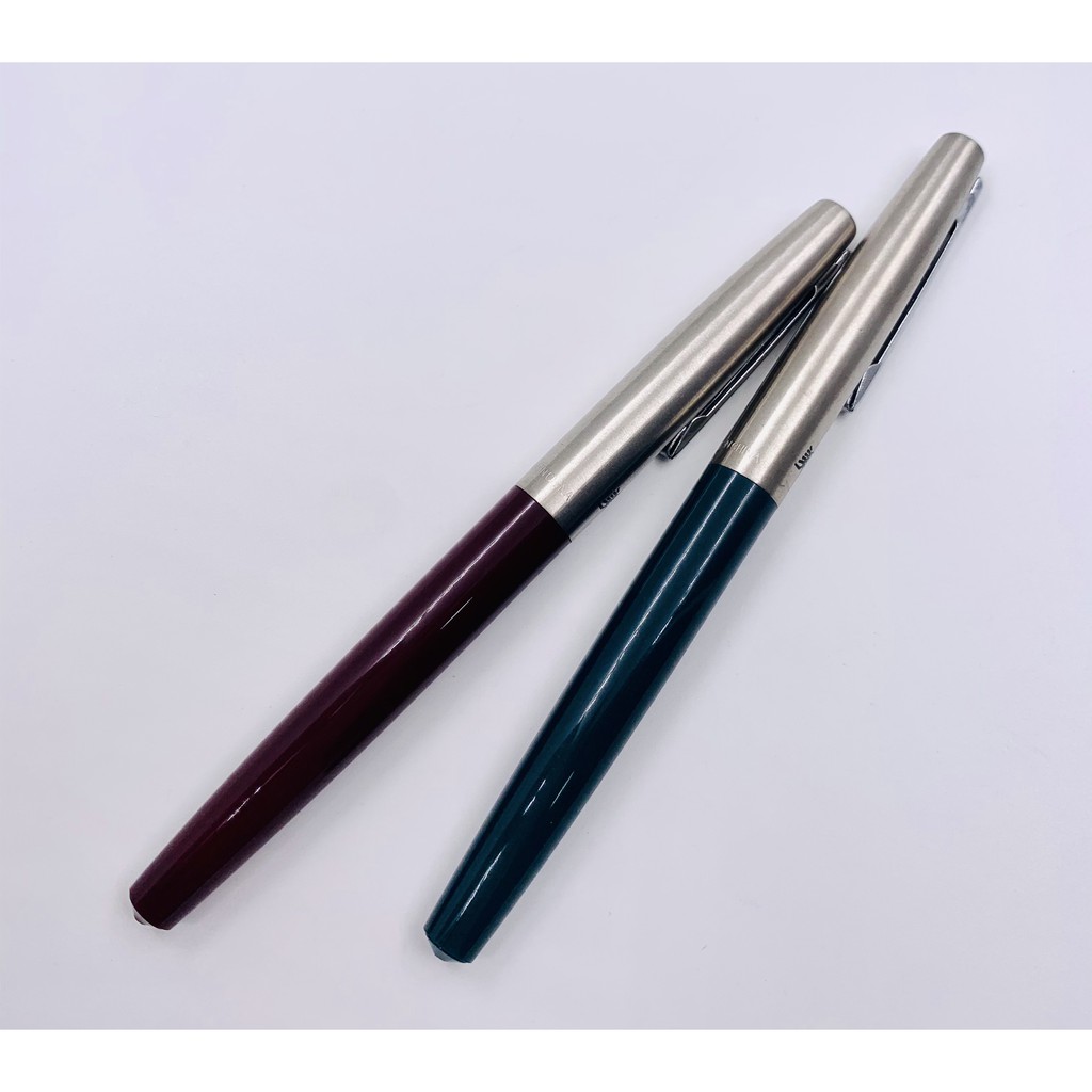 Bút cổ, bút máy Hero 330, mua kèm mực, sưu tầm hoặc viết hằng ngày.