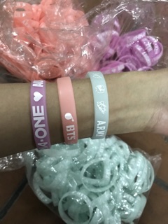 Vòng tay dạ quang kpop