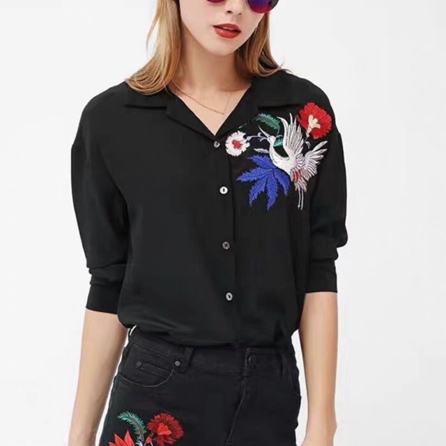 Áo sơ mi lụa đen thêu 3D
