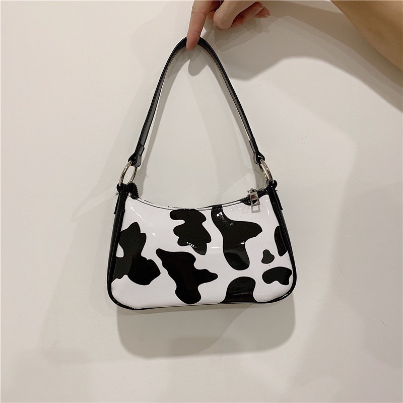 Túi kẹp nách da PU bóng hoạ tiết bò sữa 2 mặt Cow Trendy