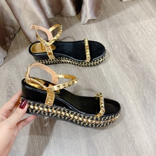 Giày đinh qc