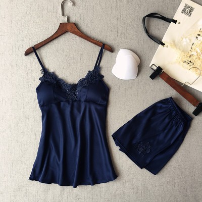 Bộ đồ ngủ áo 2 dây có mút nâng ngực + quần short phi bóng quyến rũ cho các quý cô