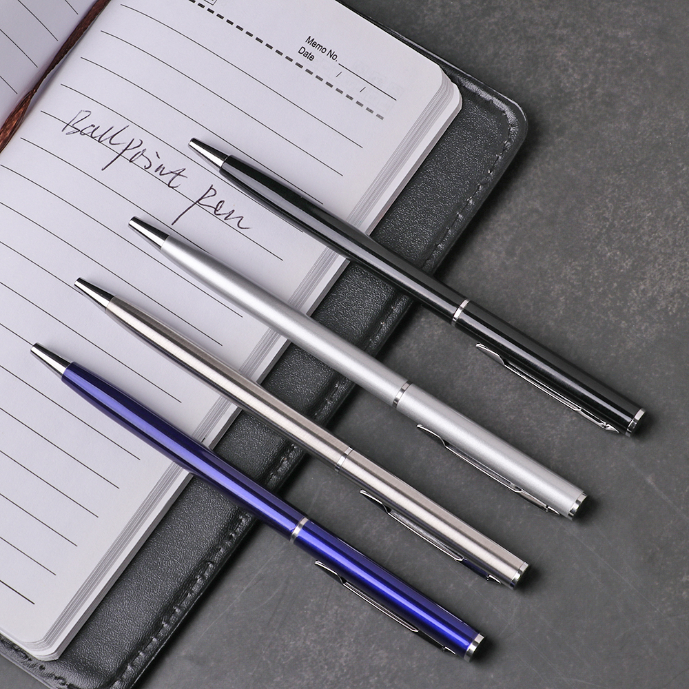 1 bút bi vỏ kim loại sang trọng