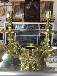Bộ đồng gồm chân đen, và lư