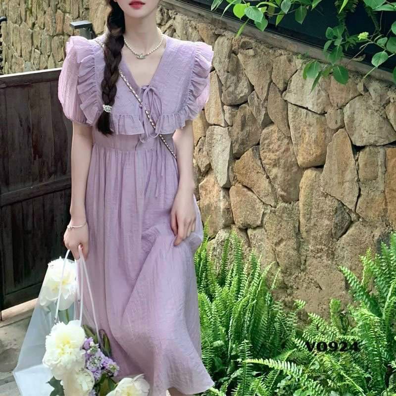 Đầm váy tiên nữ bồng bềnh với màu tím nhẹ nhàng, thướt tha dành cho các nàng thơ đi chơi, đi dạo hoặc đi biển đều xinh