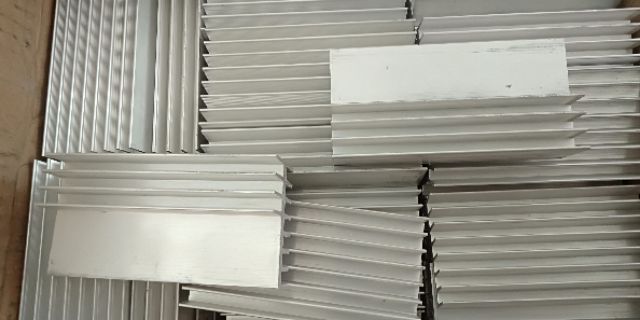 NHÔM TẢN NHIỆT CLASS D 2 VẾ 10*5*3 CM