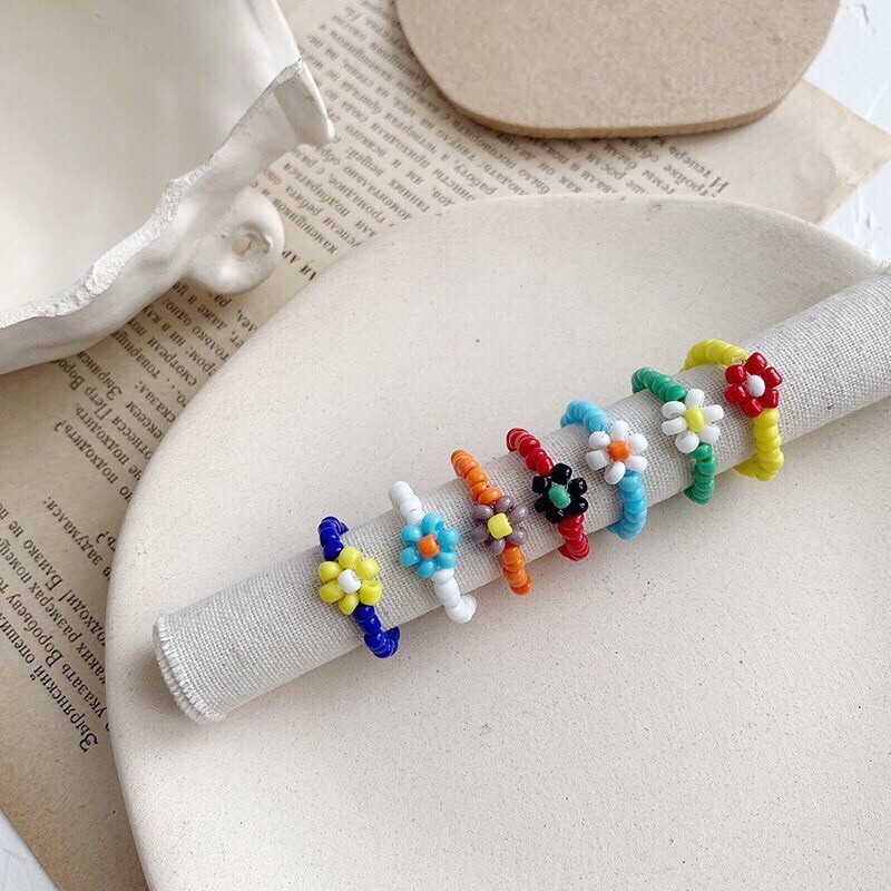 Nhẫn hạt cườm hình hoa cúc handmade