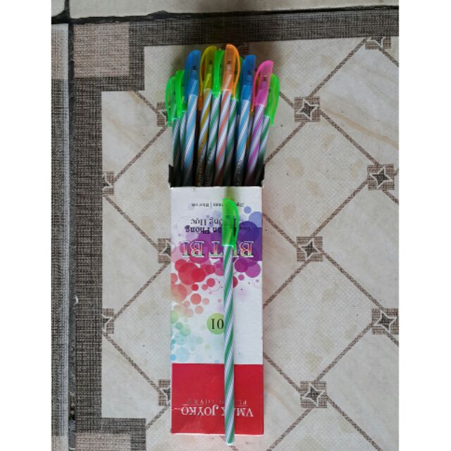 Bút bi viết chữ đẹp