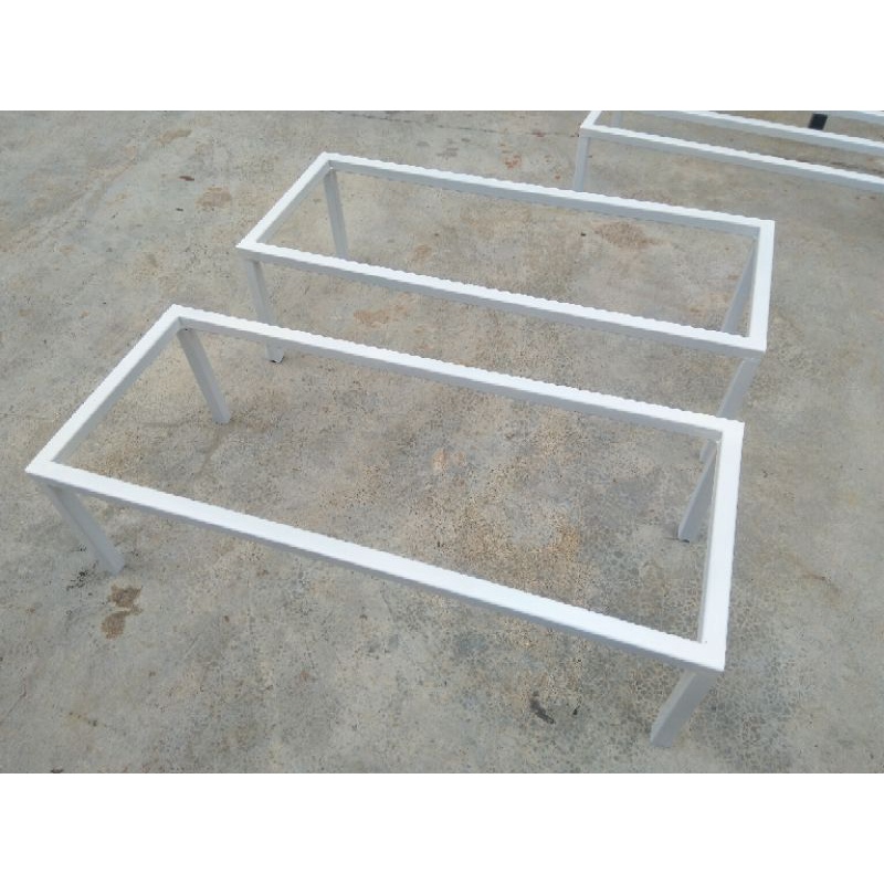 Kệ sắt kê chậu cây.Rộng 15-20cm. Dài 50cm. Cao 10-15-20cm.hộp thép 14*14mm