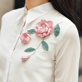 Áo sơ mi lụa đính hoa thêu