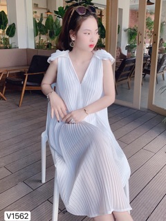 Váy trắng dáng xoè thiết kế