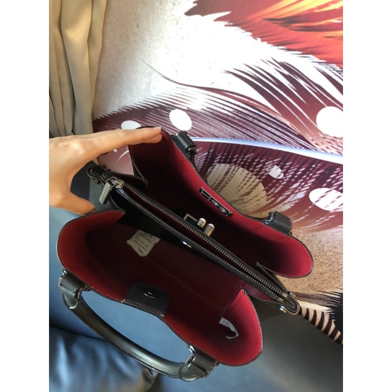 Túi xách Charles and Keith