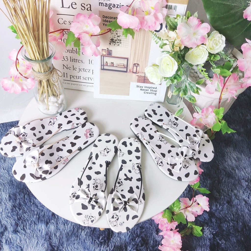 Dép xỏ ngón họa tiết bò sữa đính nơ đi chơi đi trong văn phòng