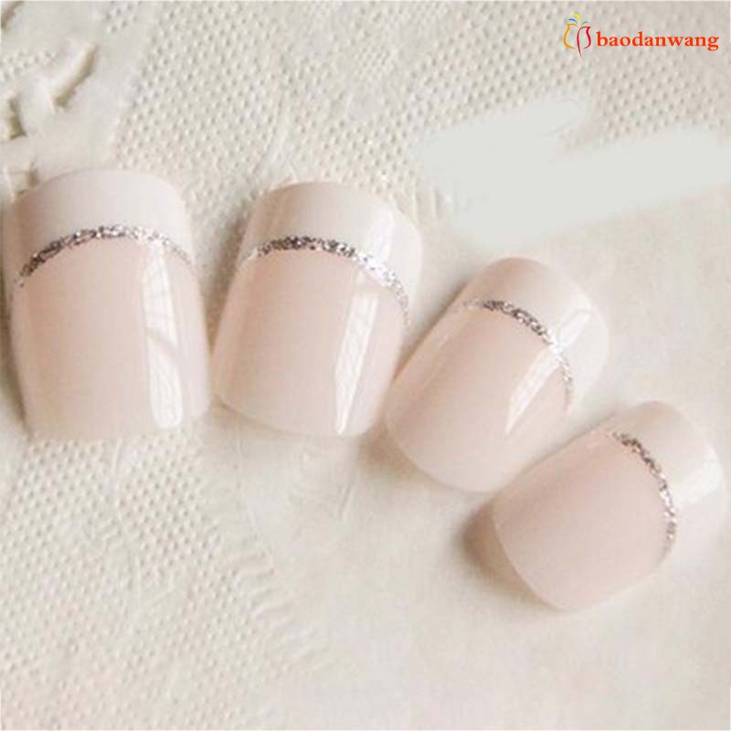 [Hàng mới về] Set 24 móng tay giả ngắn màu trắng nhạt che phủ toàn diện phong cách Châu Âu đơn giản