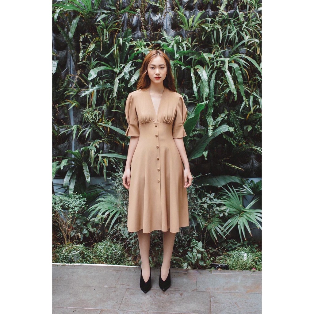 Đầm kem nút bọc